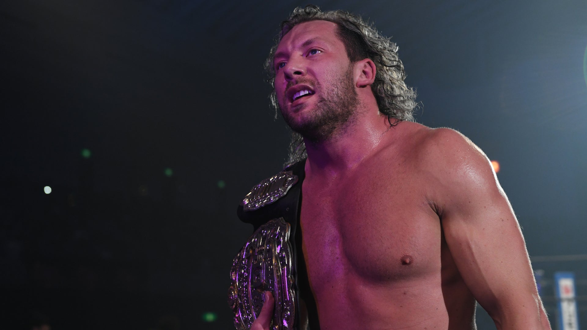 "AEWs Kenny Omega aan de kant gezet door gezondheidsproblemen"