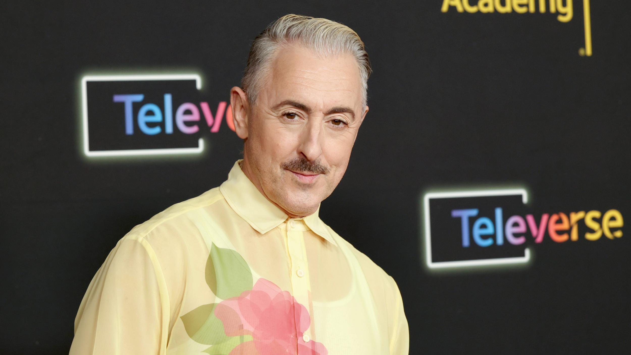Alan Cumming deed iets ongelofelijks voor de Avengers film... en niemand was erbij! Ontdek wat hij in zn eentje voor elkaar kreeg!