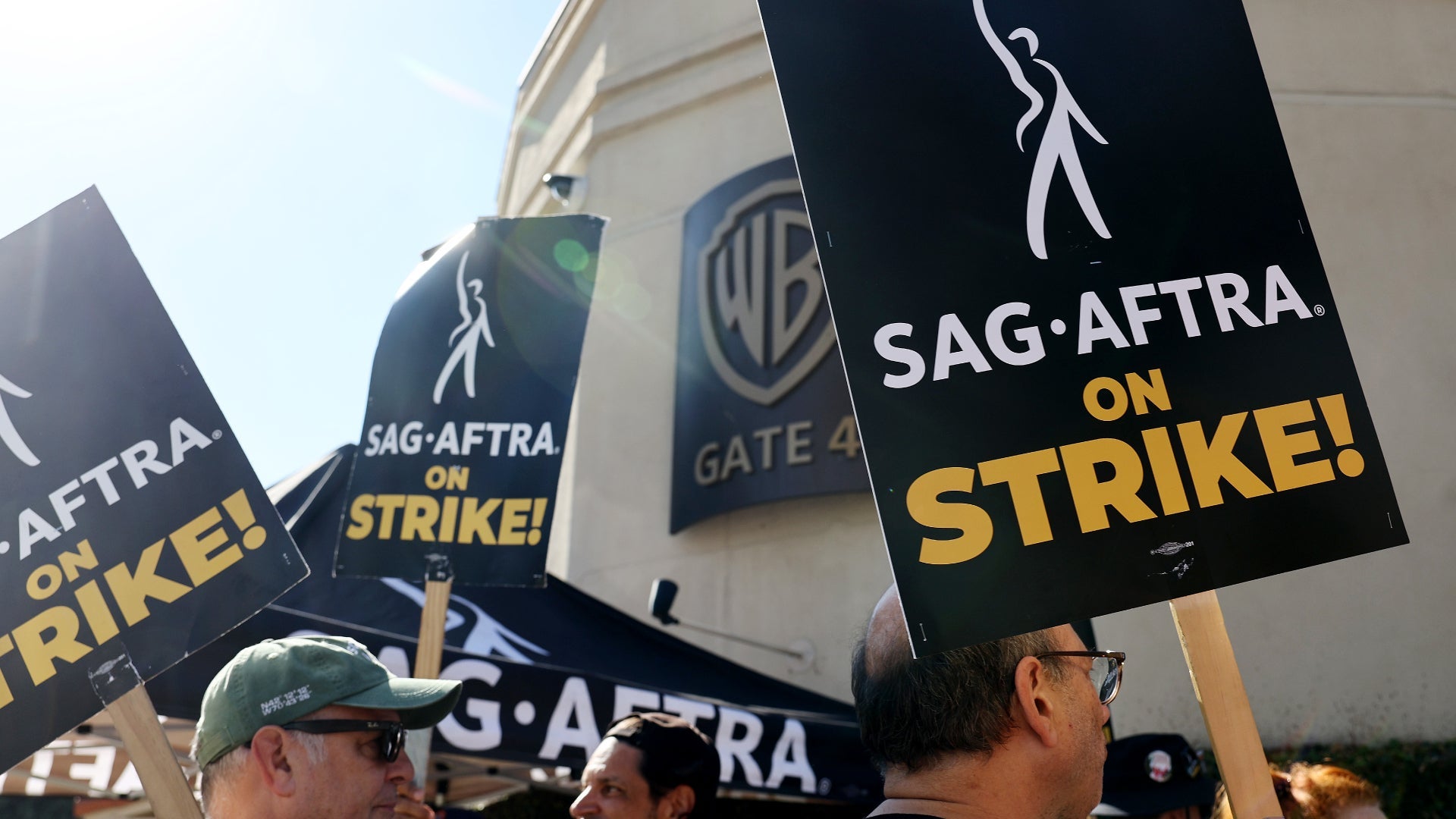 Laatste Nieuws: SAG-AFTRA onthult enorm contract van 129 paginas - einde van staking onthuld in schokkend detail
