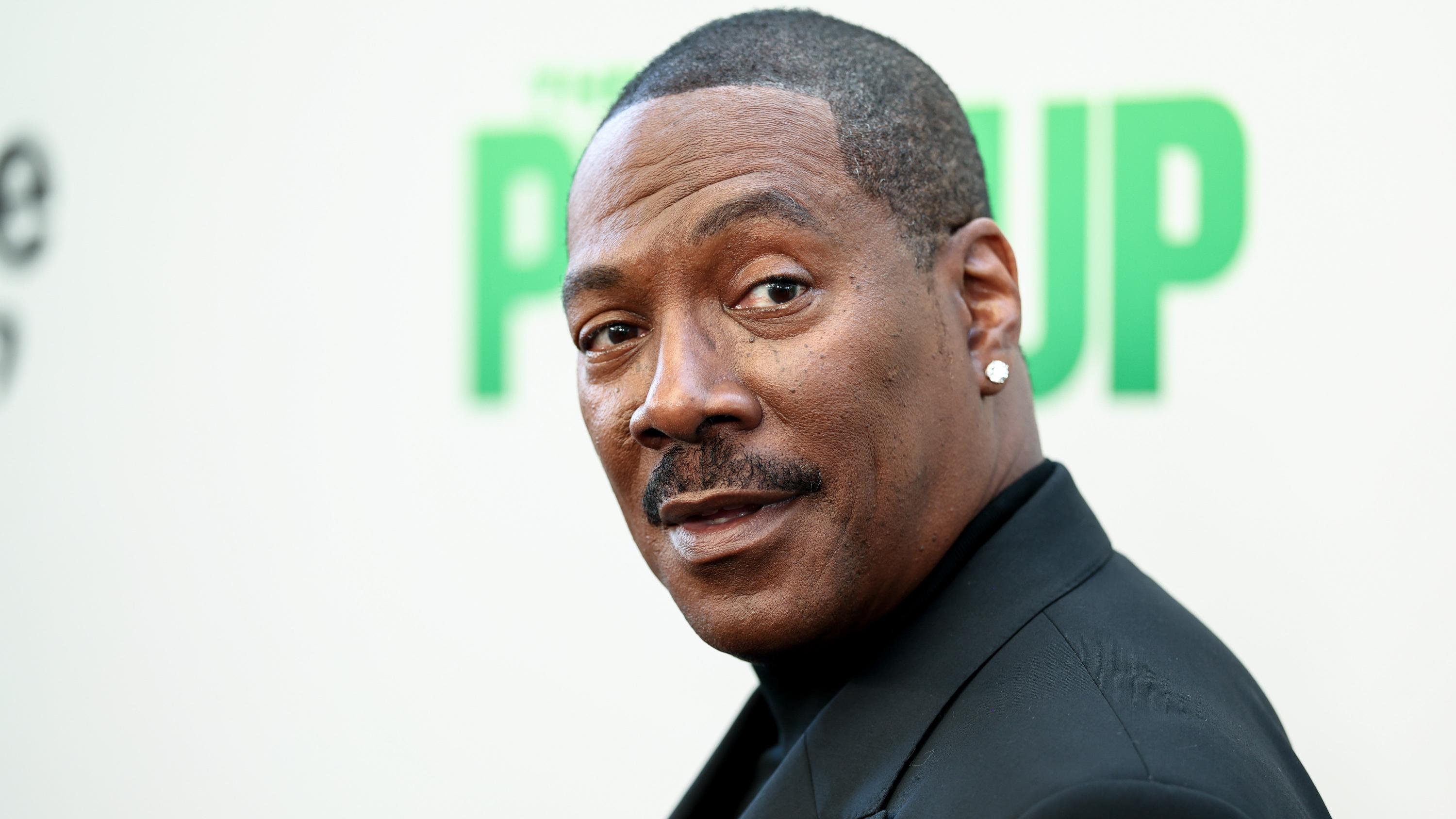 Eddie Murphy schittert in spectaculaire nieuwe Pink Panther reboot!