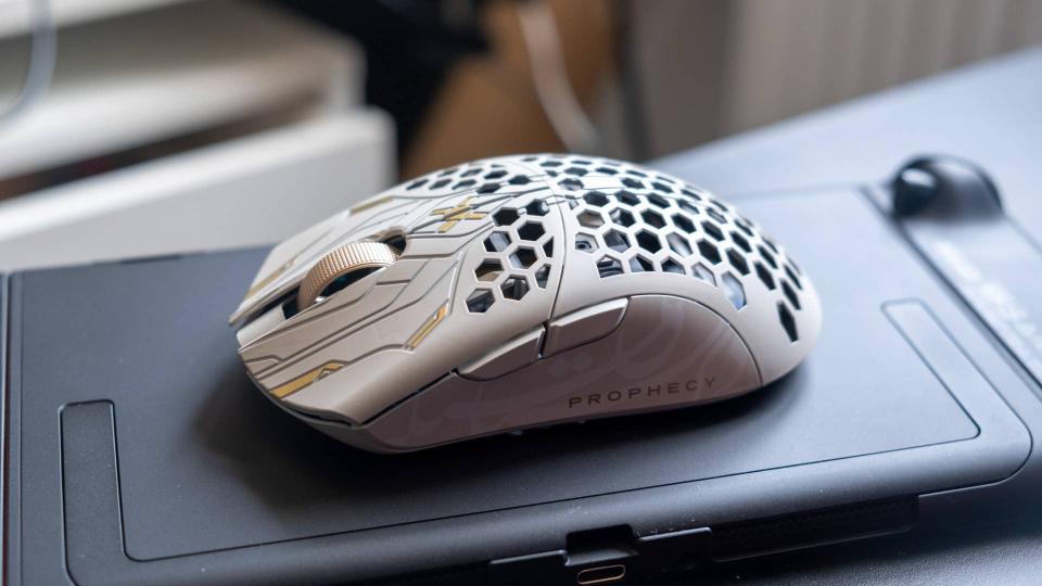 Finalmouse ULX Prophecy: Ontdek de Ultralichte 38g Draadloze Muis met Ongelooflijke 8K Polling Snelheid!