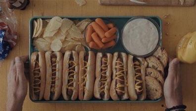 Betekenis achter Hot Dog Scène in Weapons onthuld door regisseur Zach Cregger!
