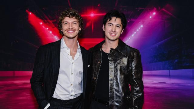 Hudson Williams en Connor Storrie staan eindelijk samen op het podium na verhitte rivaliteit