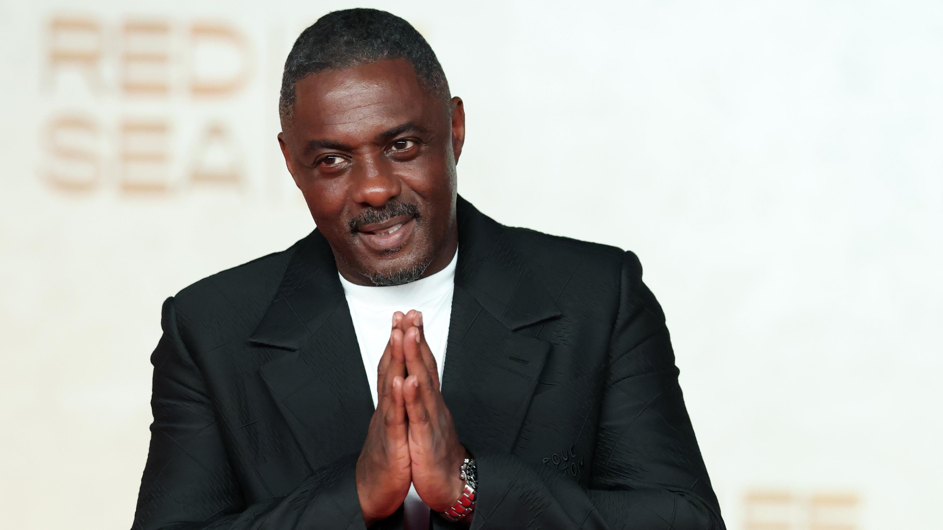 Idris Elba krijgt de ultieme eer in Nieuwjaarsceremonie die je niet wilt missen