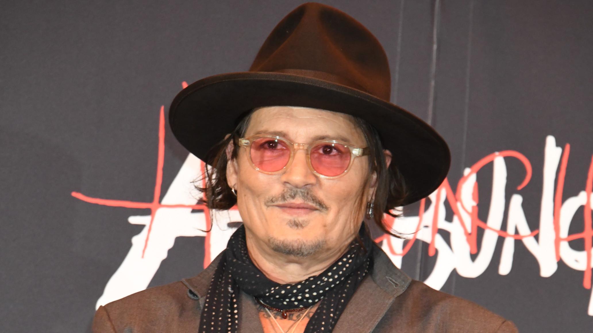 Johnny Depp krijgt verrassend Jack Sparrow cadeau van Oda dat je niet wilt missen