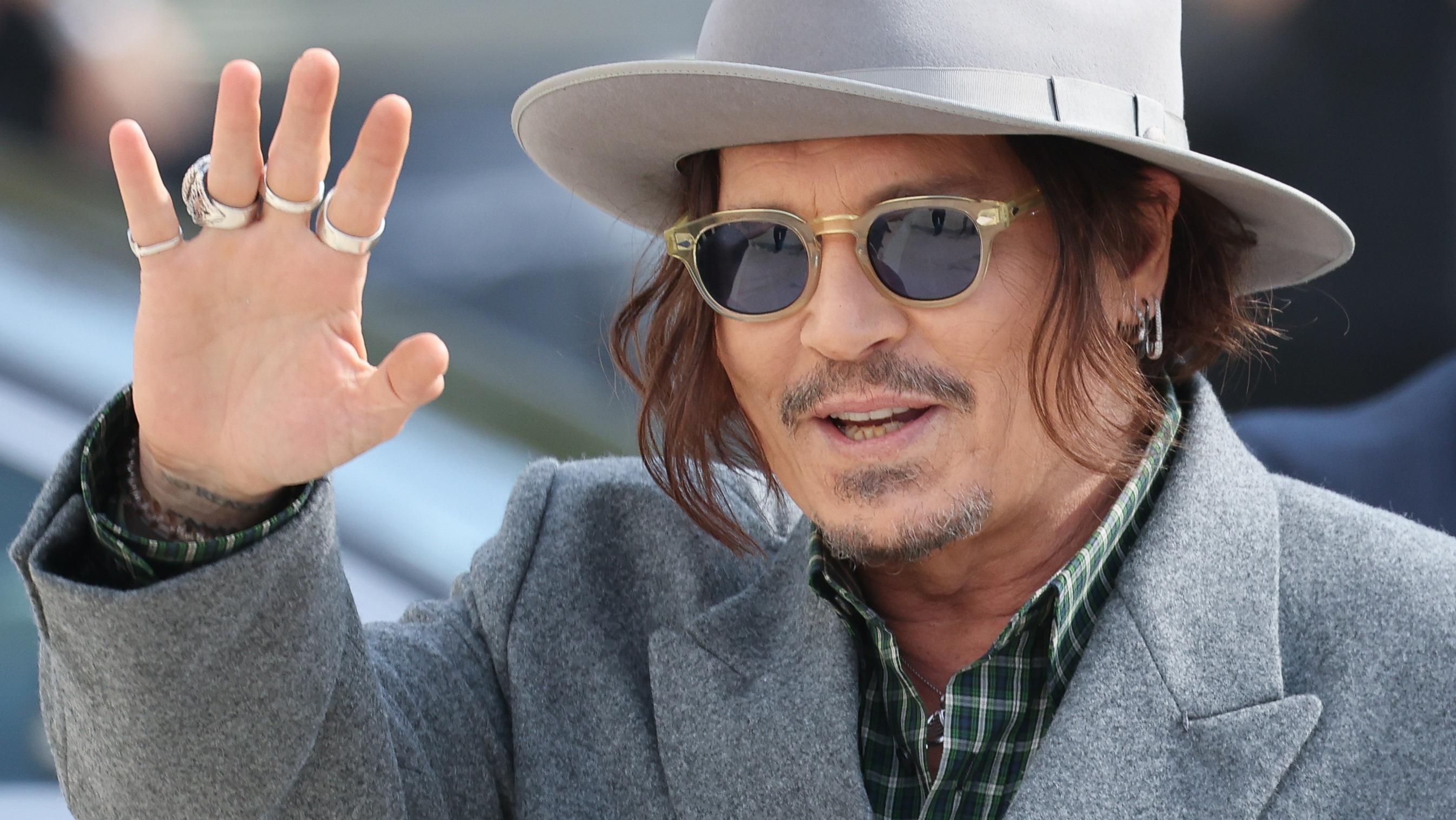 Johnny Depp maakt grote comeback als Ebenezer Scrooge in nieuwe blockbuster!