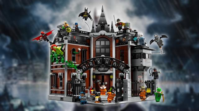 LEGO onthult gigantische Batman Arkham Asylum set met 16 minifiguren die je moet zien!