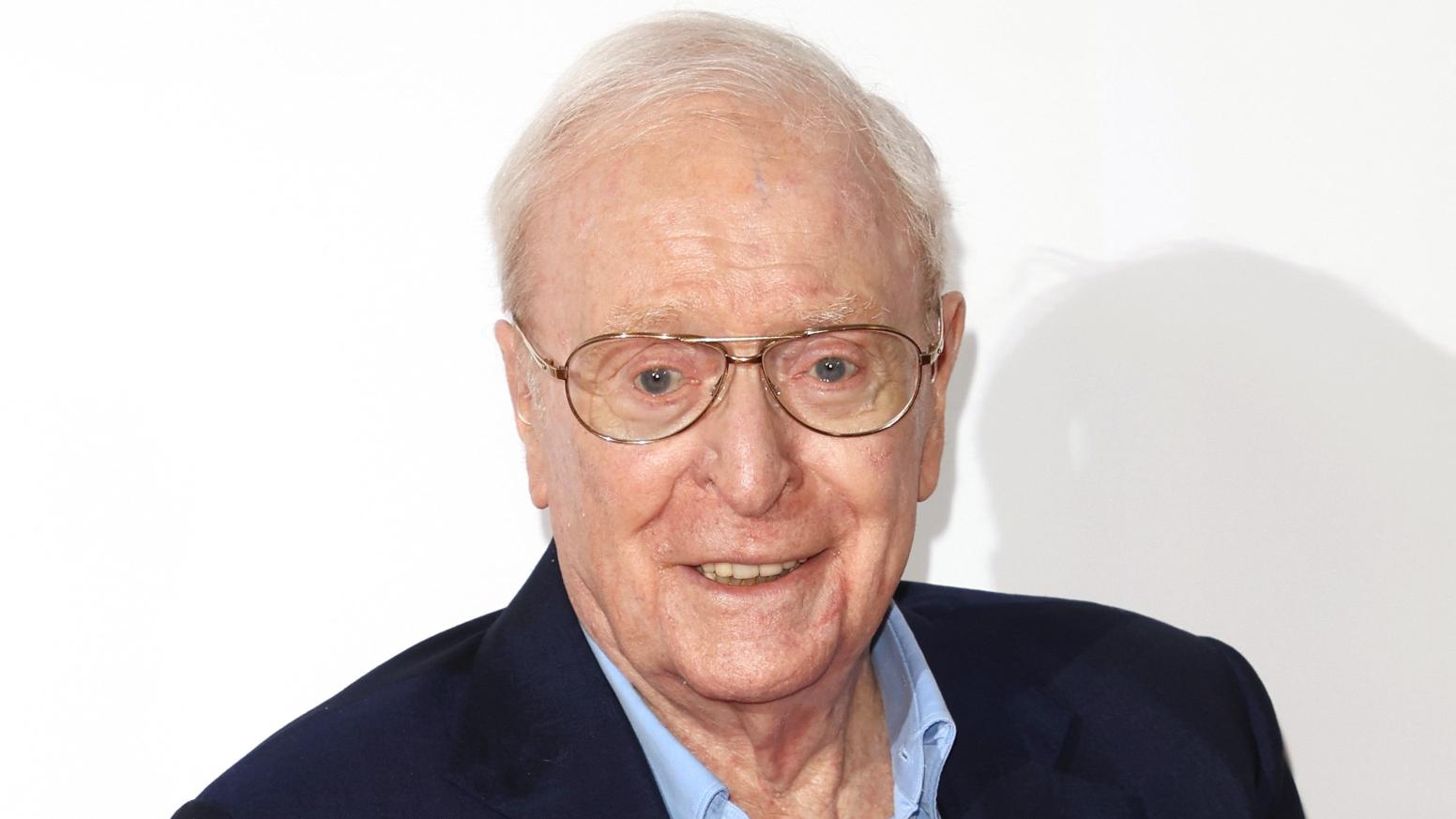 Michael Caine Doet Opzienbarende Uitspraken Over AI Voice Licensing als Viering van de Menselijkheid