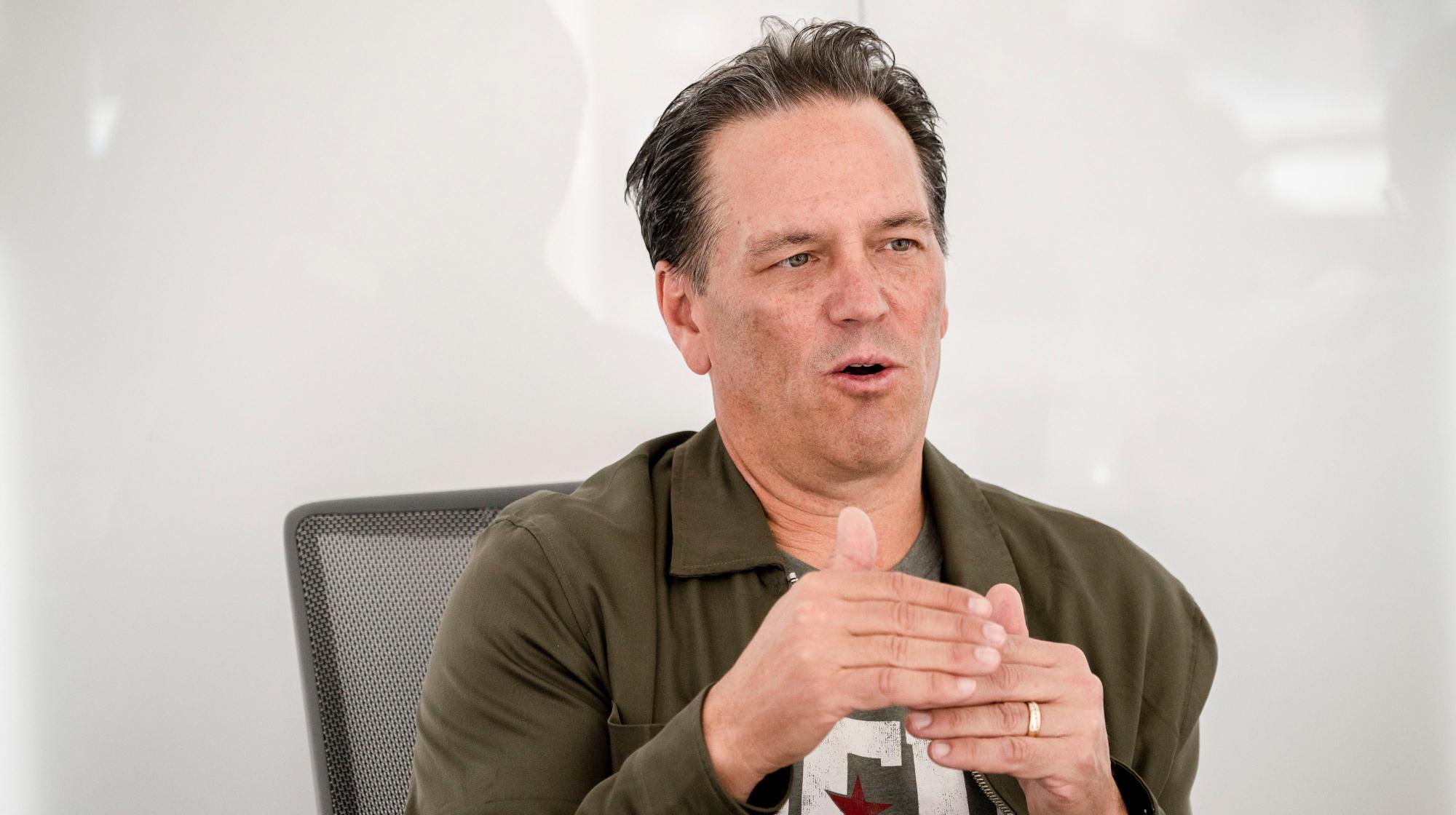 Microsoft komt met verrassend nieuws: Phil Spencer gaat voorlopig niet met pensioen!