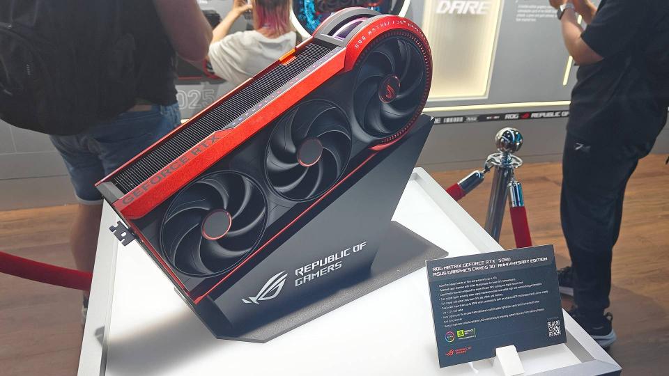 RTX 5090: Deze 800W energieslurper lijkt wel uit 2008 te komen!