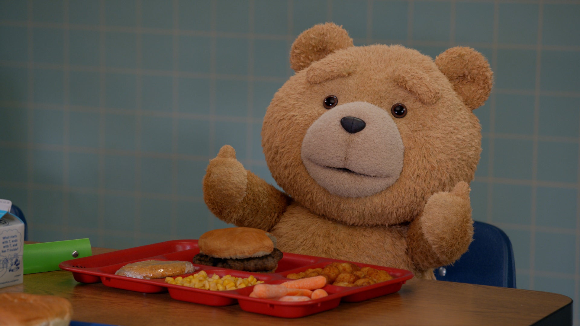 Seth MacFarlanes Ted Prequel Serie Geeft Knallende Premièredatum Vrij, Onthult Adembenemende Eerste Blikken en Explosieve Teaser