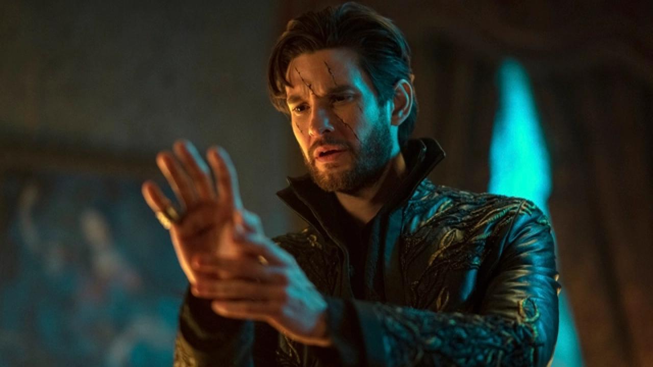 Fans van Shadow and Bone geschokt als auteur verdriet onthult over brutale annulering van Netflix