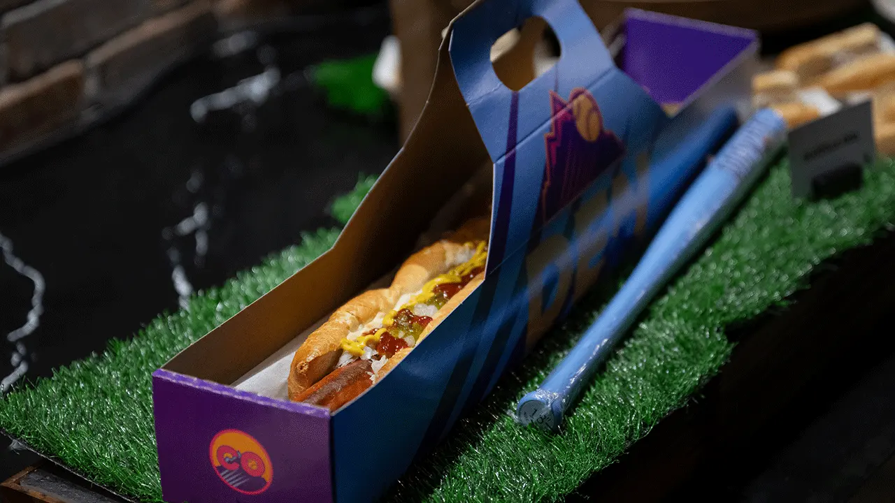 Colorado Rockies introduceren de glizzilla: een hotdog monster