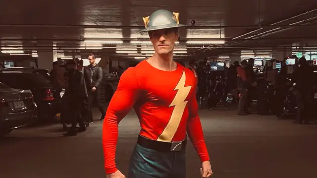 Stuart Fails to Save the Universe: live-action Flash en Mr. Freeze in aflevering 9