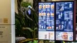 McDonald’s test advertenties van andere merken op digitale drive-thru-menuborden
